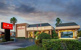 Ramada By Wyndham Florida Mall Hotel 3*